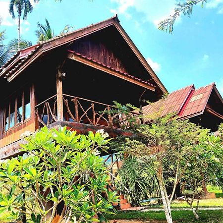 Bamboo House Hotel Khao Sok National Park Ngoại thất bức ảnh