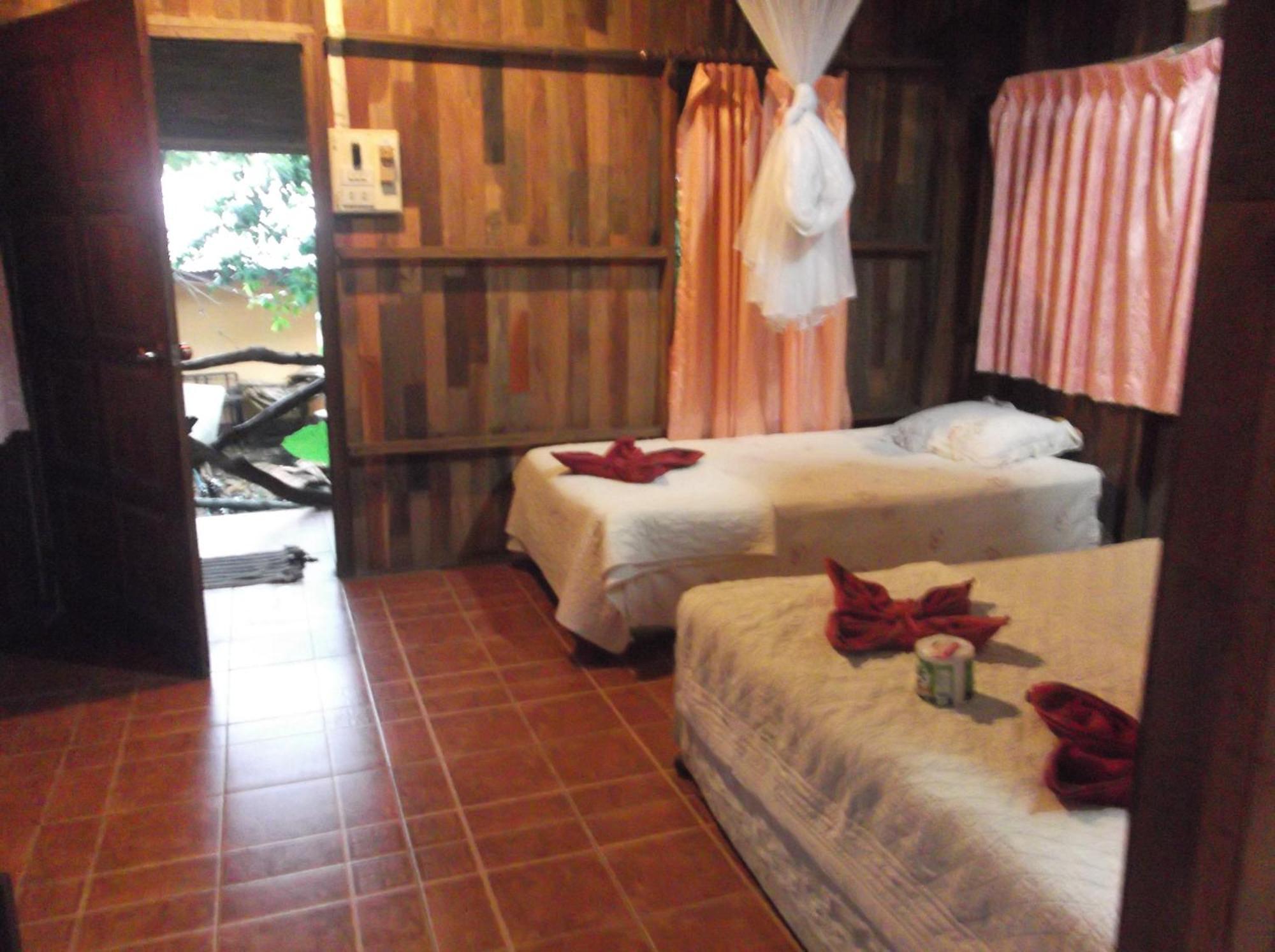 Bamboo House Hotel Khao Sok National Park Ngoại thất bức ảnh